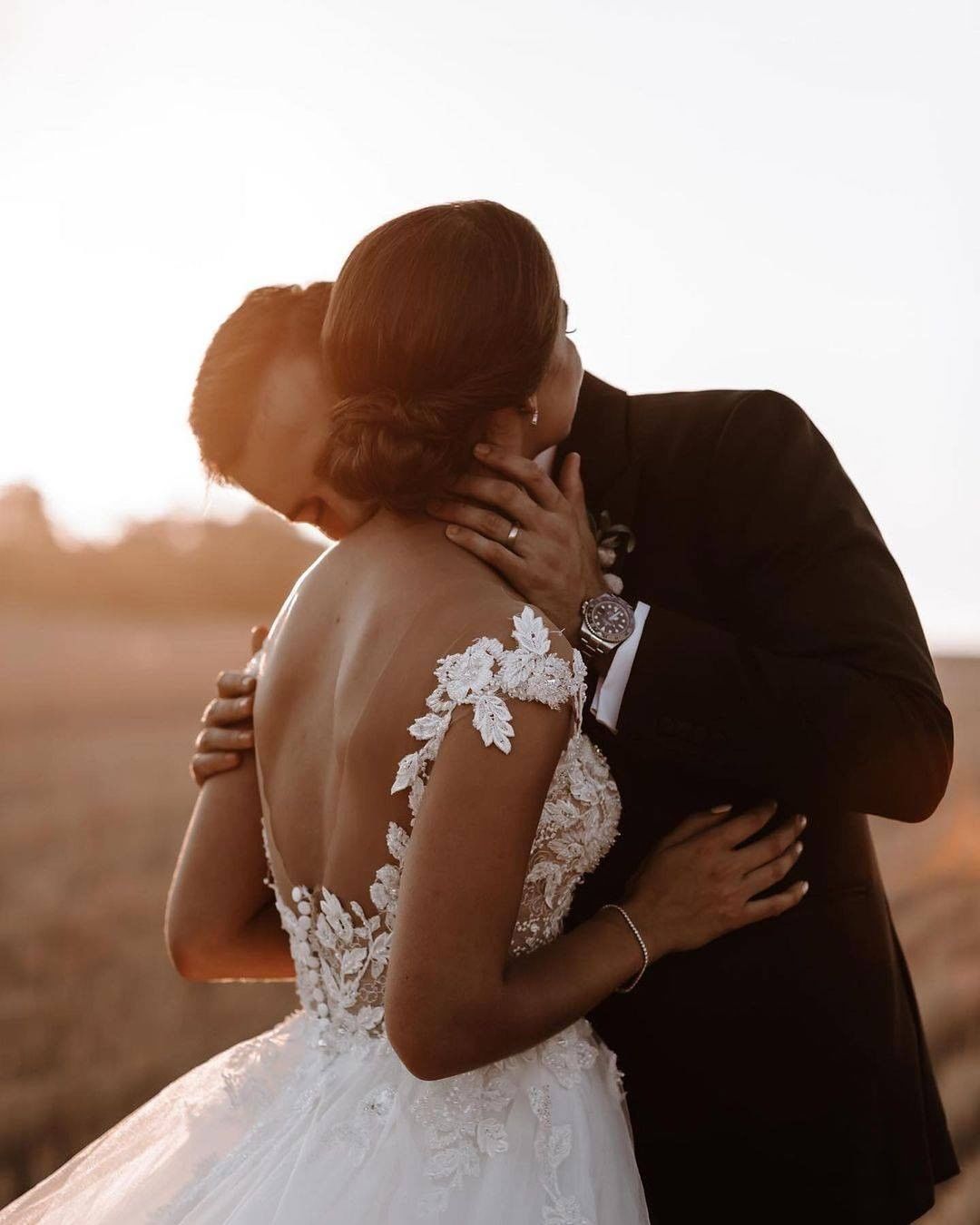 Illusion A Line Wedding Dress Country Sheer Jewel Neck Lace Appliques Bride Dresses Modern Backless Bridal Gowns robes de mariée