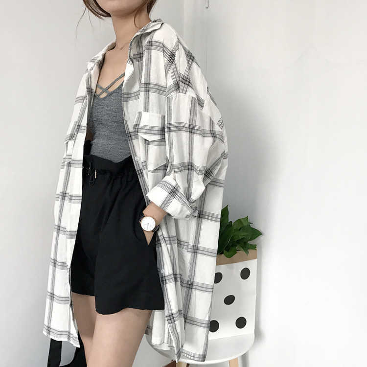 Korean Spring and Summer Casual Cotton Shirts Elegant Women Long Full Turn-down Collar Plaid Blouse 210615, White
Korean Spring and Summer Casual Cotton Shirts Elegant Women Long Full Turn-down Collar Plaid Blouse 210615, White