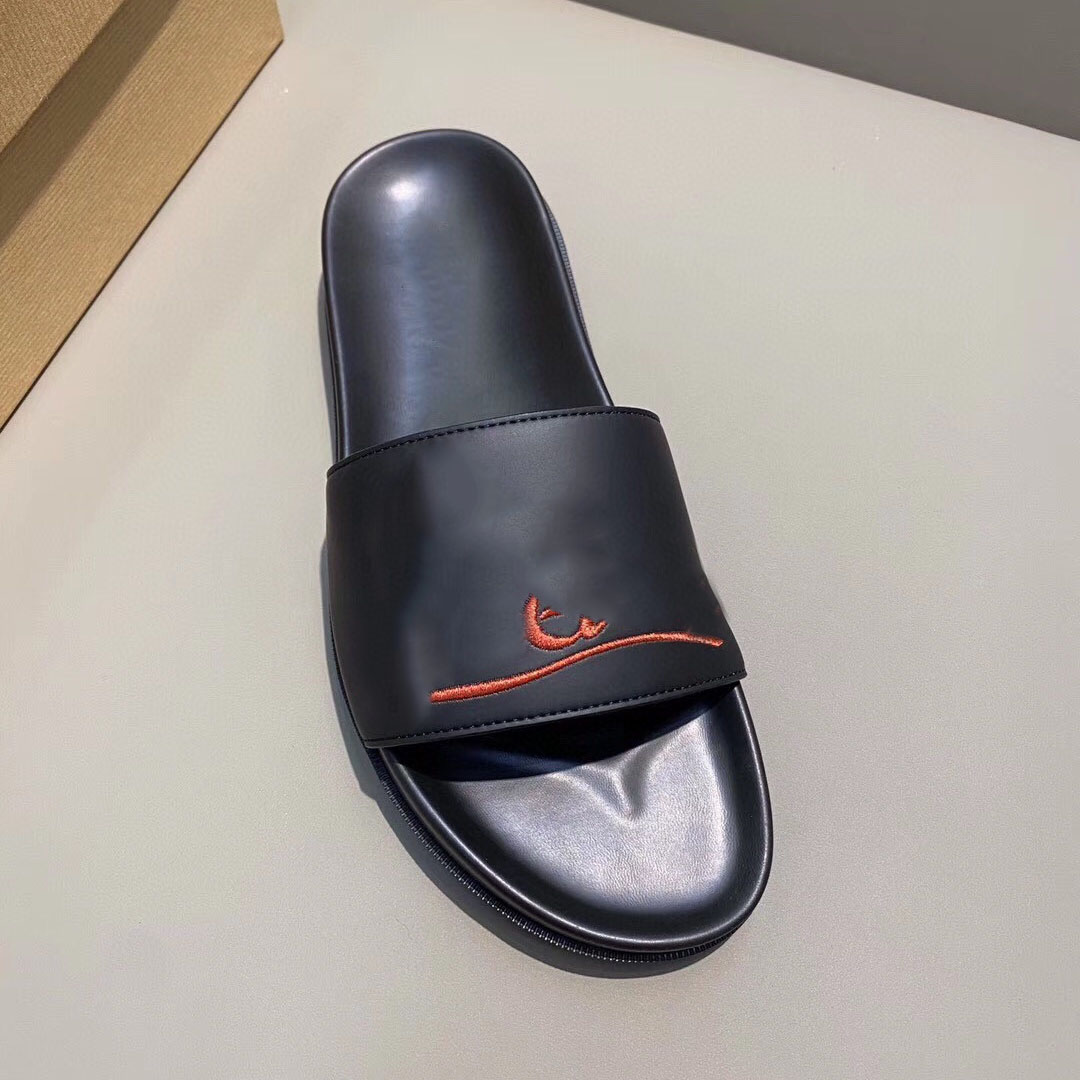 2021 brand luxury designers Red Bottoms slippers sandals slide summer man pointed heel fashion size 38-45 comfortable high quality with box
2021 brand luxury designers Red Bottoms slippers sandals slide summer man pointed heel fashion size 38-45 comfortable high quality with box