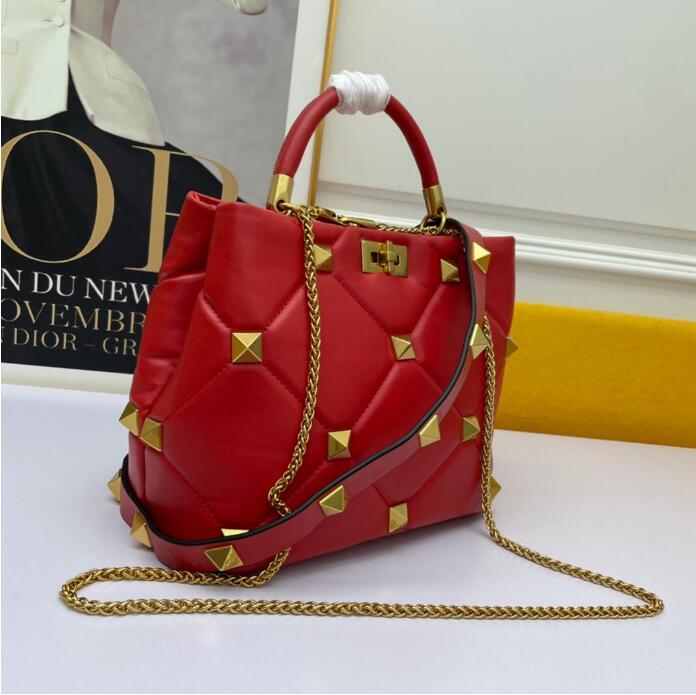 Classic Luxury Val Two chain handbag 100% leather messenger bag big rhombic lock shoulder bags Super large rivet decoration 28*22*17cm 6 Colors, Black
Classic Luxury Val Two chain handbag 100% leather messenger bag big rhombic lock shoulder bags Super large rivet decoration 28*22*17cm 6 Colors, Black