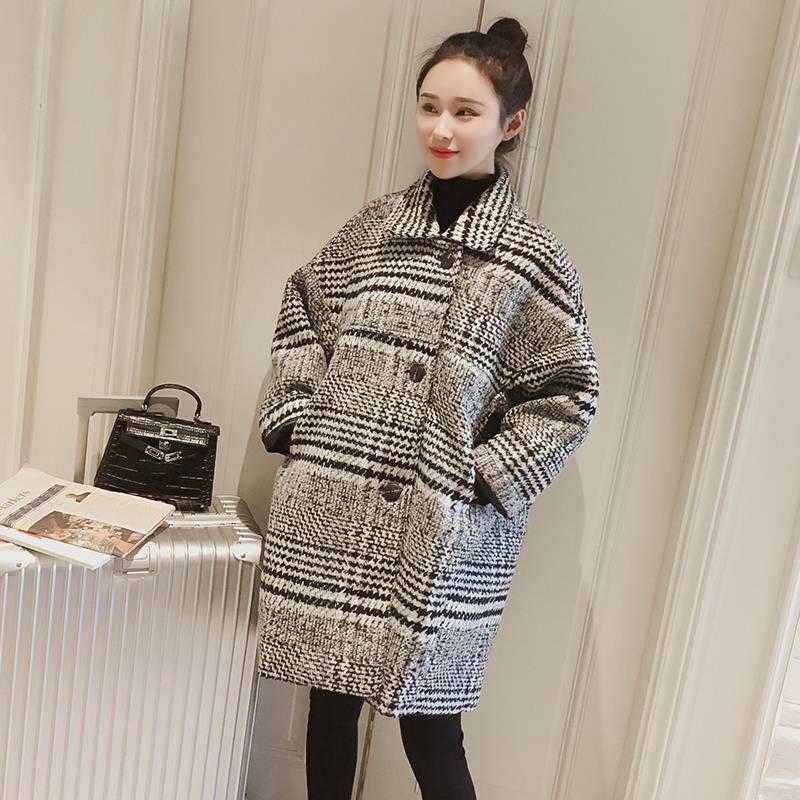 Autumn Winter Korea Fashion Women Plaid Woolen Coats Loose Casual Single Breasted Vintage Overcoat Female Long Coat S294 210608
Autumn Winter Korea Fashion Women Plaid Woolen Coats Loose Casual Single Breasted Vintage Overcoat Female Long Coat S294 210608