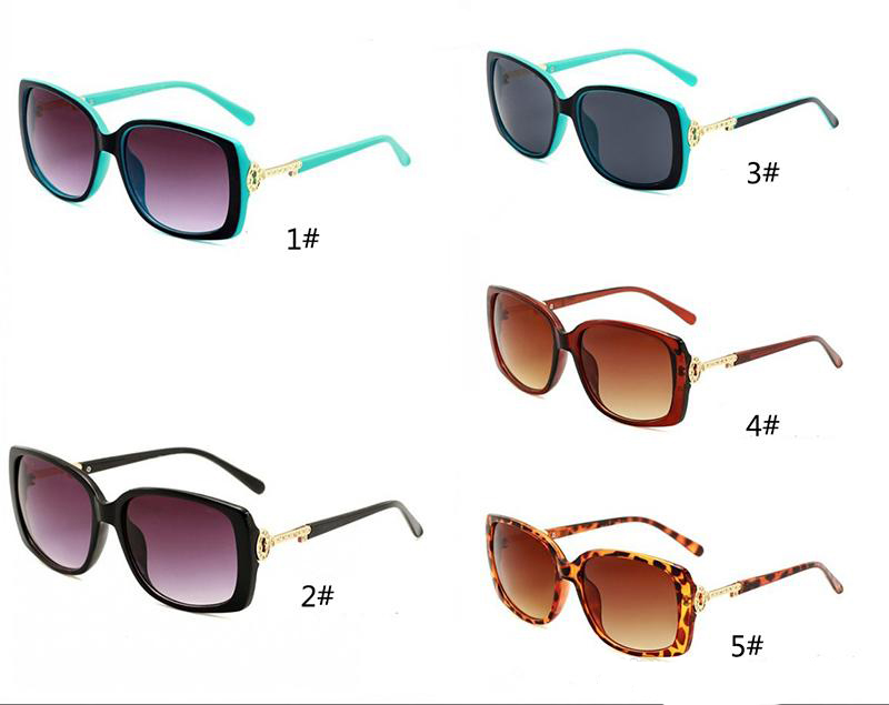 Designer Sunglasses Brand Glasses Outdoor Shades PC Frame Fashion Classic Lady Adumbral Mirrors for Women 4043
Designer Sunglasses Brand Glasses Outdoor Shades PC Frame Fashion Classic Lady Adumbral Mirrors for Women 4043
