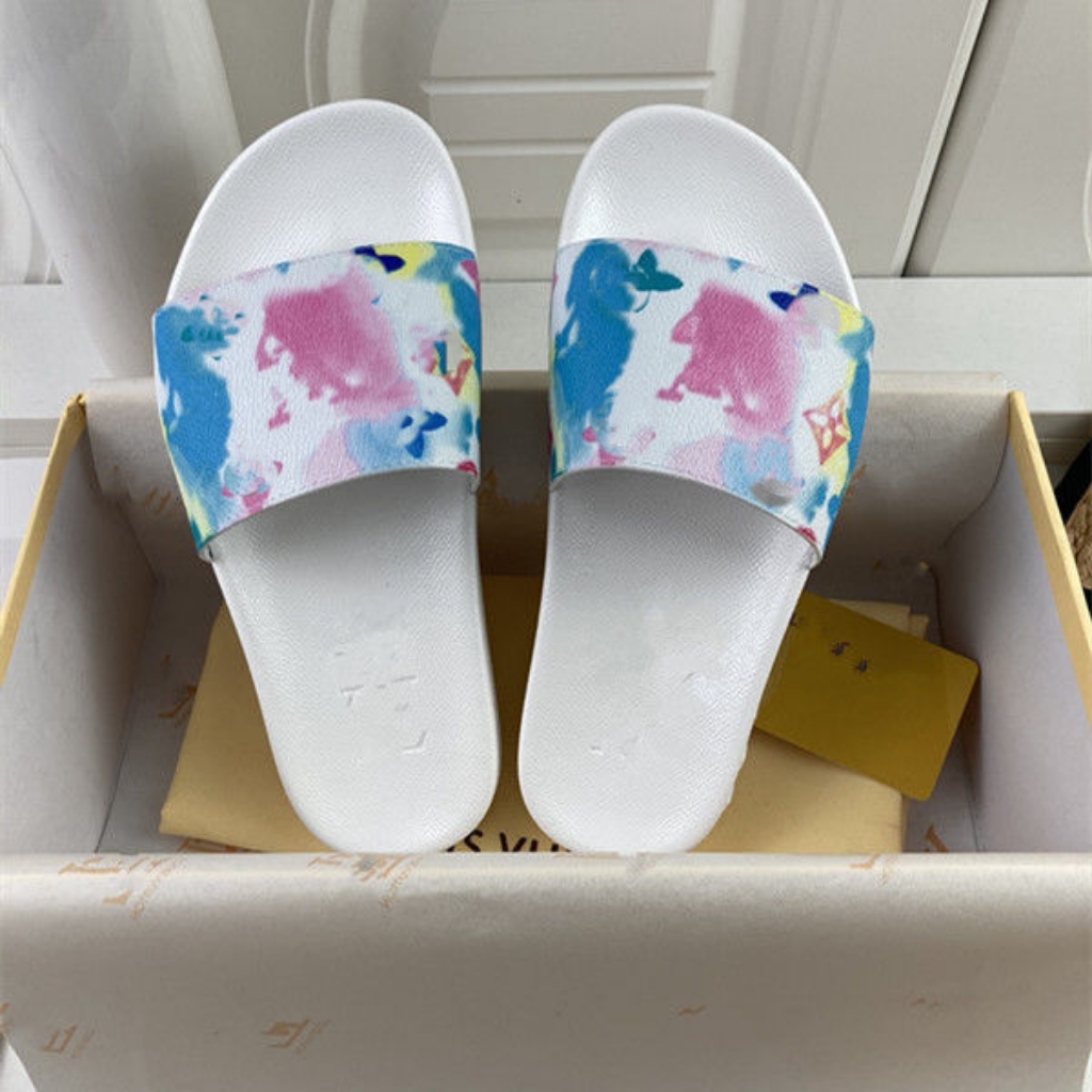 Famous Designer Letters Couple Slippers Luxury Design Gradient Letter Color Men's and Women's Slipper Sandals Brand Fashion Female Lether Beach Shoes Flip-Flops
Famous Designer Letters Couple Slippers Luxury Design Gradient Letter Color Men's and Women's Slipper Sandals Brand Fashion Female Lether Beach Shoes Flip-Flops