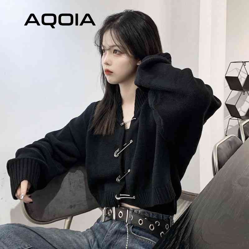 Gothic Knit Short Female Cardigans Metal Buttons Black Womens Sweater Winter Fashion Long Sleeve Woman Sweaters Clothing 210521
Gothic Knit Short Female Cardigans Metal Buttons Black Womens Sweater Winter Fashion Long Sleeve Woman Sweaters Clothing 210521
