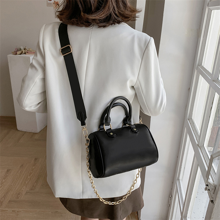 women's Classical brand design old flower Boston Bag with chain shoulder straps and wide strap fashion hand bags #7201, Brand lo-go
women's Classical brand design old flower Boston Bag with chain shoulder straps and wide strap fashion hand bags #7201, Brand lo-go