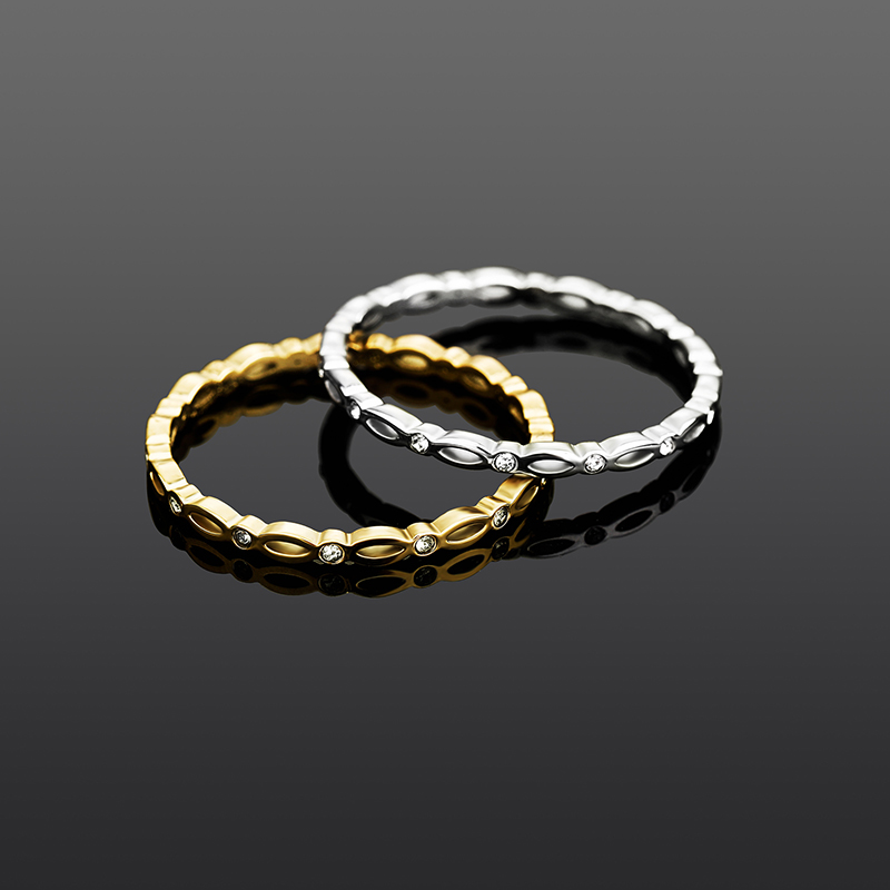 Iced Out Engagement Wedding Ring Gold Silver Color Stainless Steel Rings For Women & Men Micro Pave CZ Rings
Iced Out Engagement Wedding Ring Gold Silver Color Stainless Steel Rings For Women & Men Micro Pave CZ Rings
