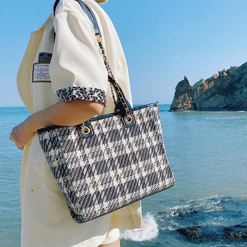 Cross Body High Quality Women Large Capacity Canvas Chain Handbags Fashion Ladies Shoulder Messenger Bags Designer Female Tote Travel, Black
Cross Body High Quality Women Large Capacity Canvas Chain Handbags Fashion Ladies Shoulder Messenger Bags Designer Female Tote Travel, Black