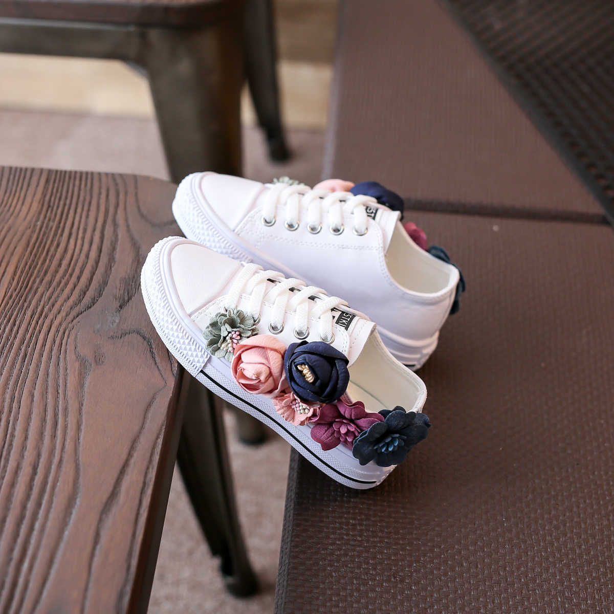 Children Casual Shoes 2020 Korean-style Parent-Child 3D Flower Girls Mid-top Canvas Shoes sport Kids Sneakers Anti-Slippery 40 Y0809