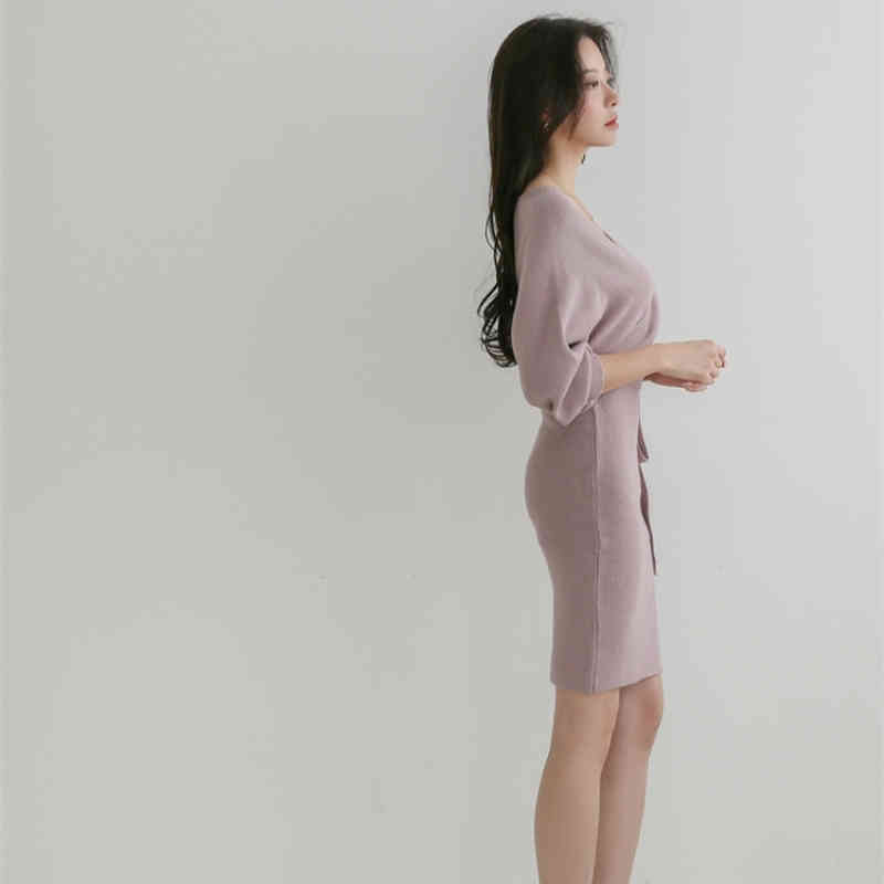 Women V Neck Batwing Sleeve Buttocks Knee Length Dress Autumn Winter Elastic Waist Leak Back Knit Lacing Vestidos Femme 210515