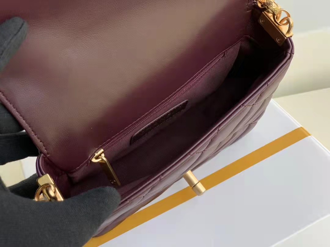 Ladies leather bag 7A high-end custom quality single shoulder across the hip casual designer 2189
Ladies leather bag 7A high-end custom quality single shoulder across the hip casual designer 2189