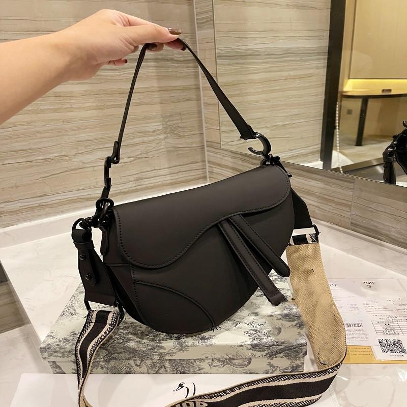 saddle Shoulder Bags Chain Crossbody Handbag Nylon Large Capacity Fashion Sheepskin Diamond Classic Western Retro Coin Purse Wallet Waist Backpack
saddle Shoulder Bags Chain Crossbody Handbag Nylon Large Capacity Fashion Sheepskin Diamond Classic Western Retro Coin Purse Wallet Waist Backpack