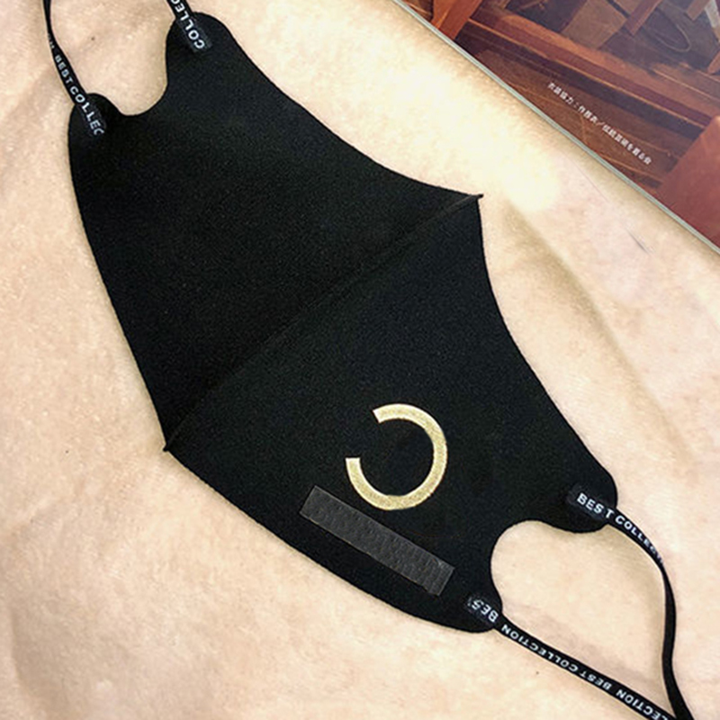 2021 Designer Mask For Men Women Fashion Mask Mens Luxury C Face Masks L Letter Designers Womens Windproof Dustpproof Reusable D2110153Z
2021 Designer Mask For Men Women Fashion Mask Mens Luxury C Face Masks L Letter Designers Womens Windproof Dustpproof Reusable D2110153Z