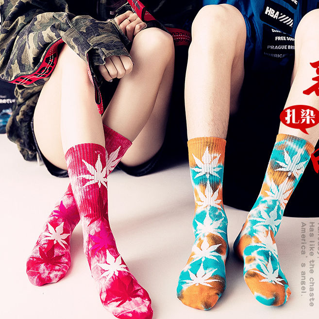European and American tie-dye middle tube cotton socks for men and women men and women maple leaf tie-dye sports socks
European and American tie-dye middle tube cotton socks for men and women men and women maple leaf tie-dye sports socks