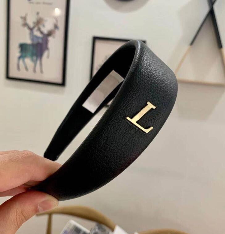 Designer Letter PU Leather Padded Headbands Puffy Sponge Hairbands Wide Brim Headwear Hair Hoop Solid Color for Women Ladies Girls, Silver
Designer Letter PU Leather Padded Headbands Puffy Sponge Hairbands Wide Brim Headwear Hair Hoop Solid Color for Women Ladies Girls, Silver