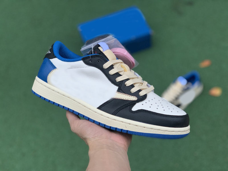 Hot Top Fragment Authentic Travis Scott 1 Low OG SP Man Outdoor Sports Shoes leather Royal Blue SB Cactus Jack Dunk Sail Sneakers With Box
Hot Top Fragment Authentic Travis Scott 1 Low OG SP Man Outdoor Sports Shoes leather Royal Blue SB Cactus Jack Dunk Sail Sneakers With Box