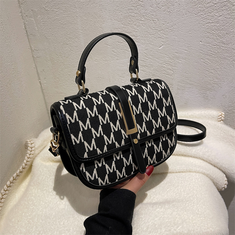 Womens Bag 2021 New Fashion Simple Saddle Bag Korean Style Rhombus Shoulder Messenger Bag Large Capacity Letters Hand-Carrying, White
Womens Bag 2021 New Fashion Simple Saddle Bag Korean Style Rhombus Shoulder Messenger Bag Large Capacity Letters Hand-Carrying, White