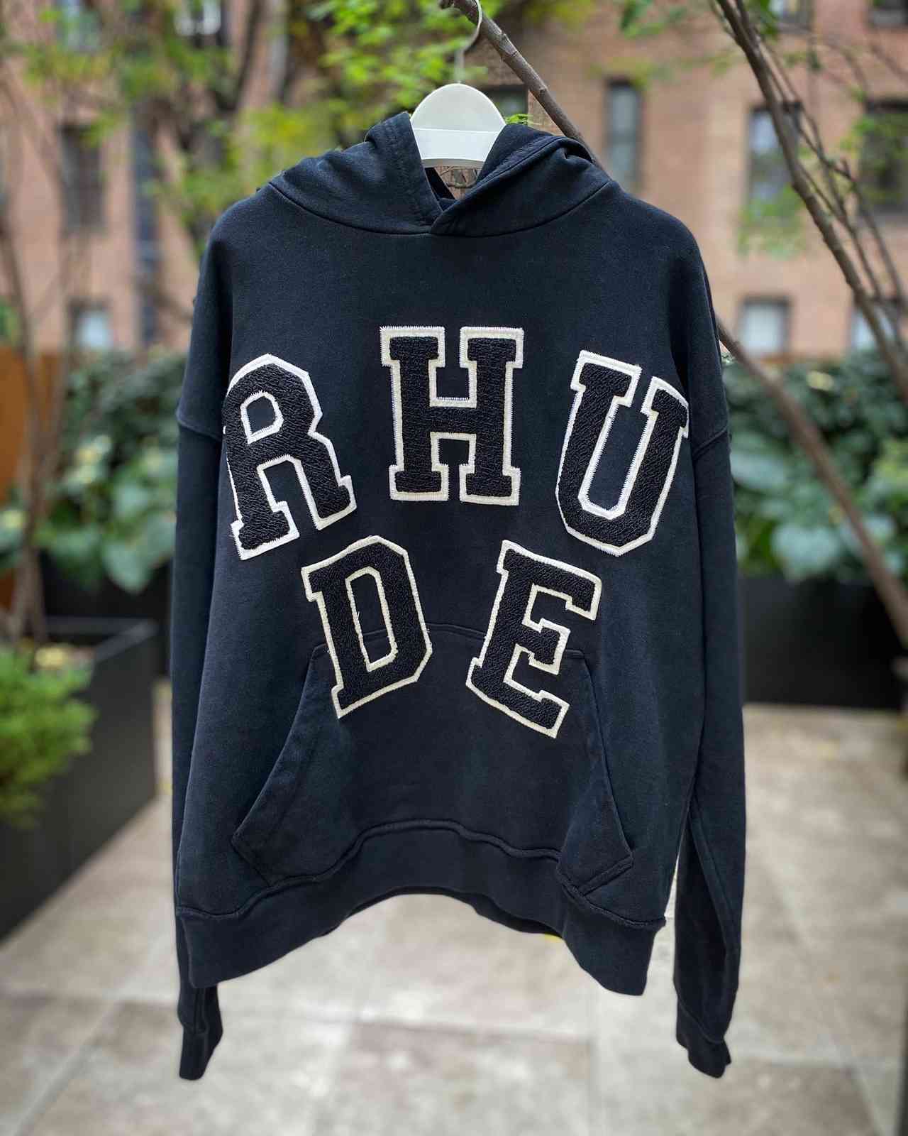 High street Rhud chenille patch Hoodie for men and women, White;black
High street Rhud chenille patch Hoodie for men and women, White;black