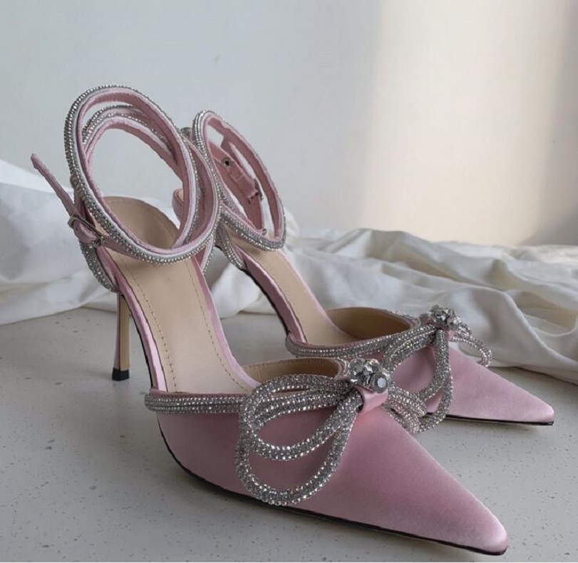 Sandals Luxury Designer Crystal mach Pumps Satin Double Bow Embellished rhinestone Evening shoes stiletto Heels sandal women heeled ankle
Sandals Luxury Designer Crystal mach Pumps Satin Double Bow Embellished rhinestone Evening shoes stiletto Heels sandal women heeled ankle