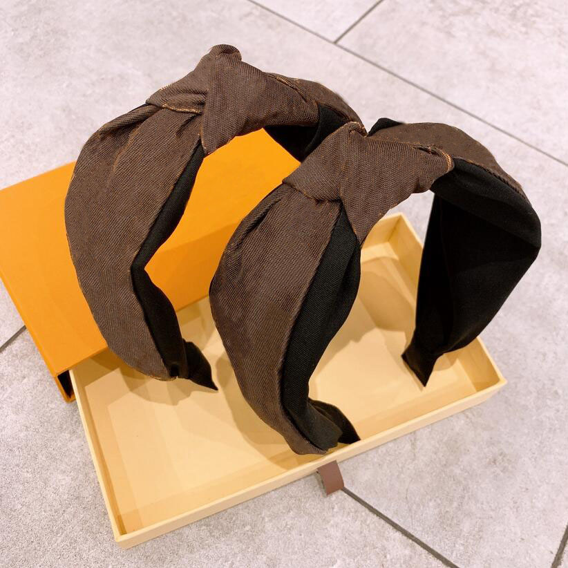 Fashion Designer Brand Letters Print Headband Wide Edge Cross Knotted Headband Luxury Twist Turban Hair Hoop Headwear Headwraps for Women Girls Accessories, Brown
Fashion Designer Brand Letters Print Headband Wide Edge Cross Knotted Headband Luxury Twist Turban Hair Hoop Headwear Headwraps for Women Girls Accessories, Brown
