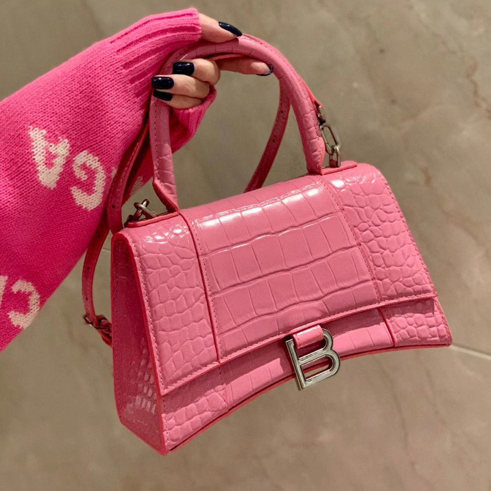 High version b-home b-button Paris home leather crocodile pattern hand messenger retro fashion hourglass Bag Girl, Red
High version b-home b-button Paris home leather crocodile pattern hand messenger retro fashion hourglass Bag Girl, Red