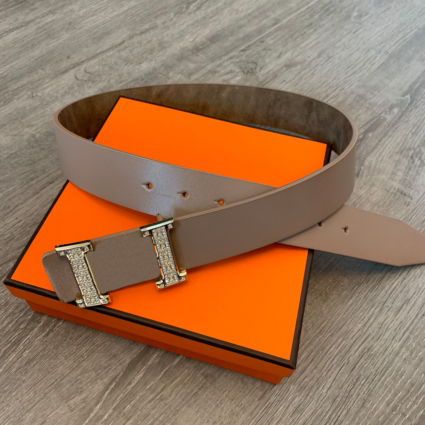Luxury women's belt fashion designer belts classic high quality pin buckle men's and women's casual style width 3.8cm good nice
Luxury women's belt fashion designer belts classic high quality pin buckle men's and women's casual style width 3.8cm good nice