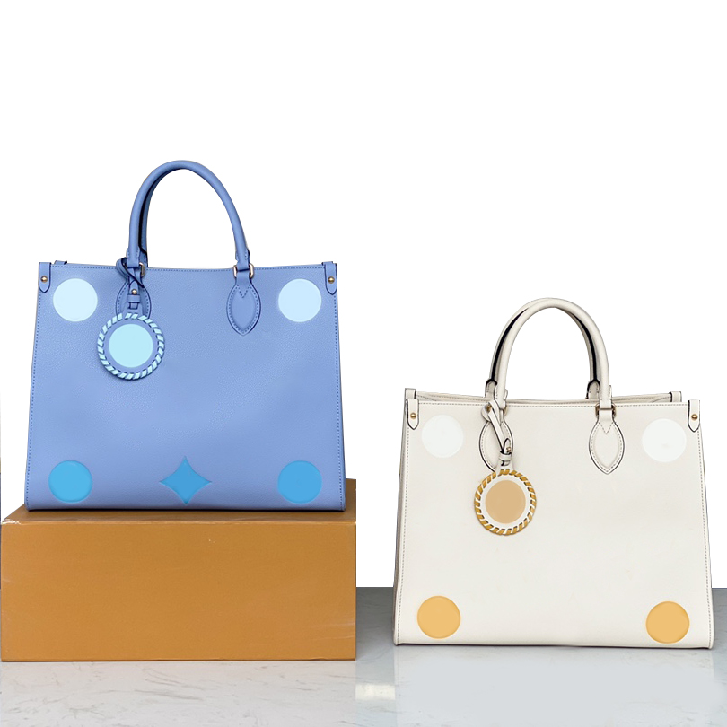 M45718 Top quality Summer Blue OnTheGo MM Tote bag Letter Embossing cowhide leather By the Pool Mummy shouder bags High-capacity Purse M45717
M45718 Top quality Summer Blue OnTheGo MM Tote bag Letter Embossing cowhide leather By the Pool Mummy shouder bags High-capacity Purse M45717