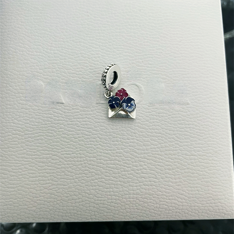 Movie Mavel Enveloppe de Fleurs S925 Silver Pandora Charms for Bracelets DIY Jewlery Making Loose Beads Silver Jewelry wholesale 790787C01, Black
Movie Mavel Enveloppe de Fleurs S925 Silver Pandora Charms for Bracelets DIY Jewlery Making Loose Beads Silver Jewelry wholesale 790787C01, Black
