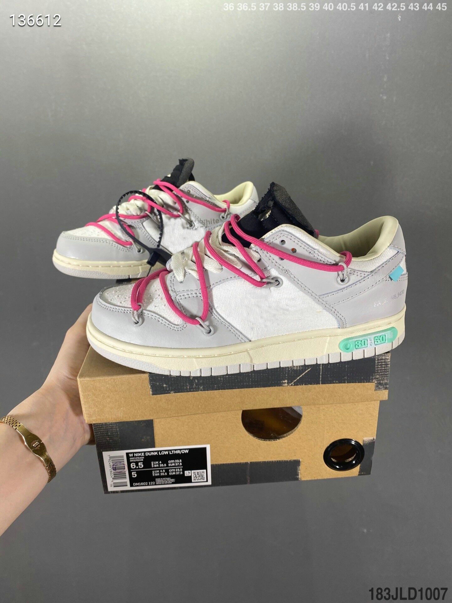 2022 Casual Shoes Man woman Dear Summer Designer Low The 50 Collection 30 OF Sports 05 White Black Pink blue Orange 20 Men Women Off Sport Futura Sneakers Outdoor shoe
2022 Casual Shoes Man woman Dear Summer Designer Low The 50 Collection 30 OF Sports 05 White Black Pink blue Orange 20 Men Women Off Sport Futura Sneakers Outdoor shoe