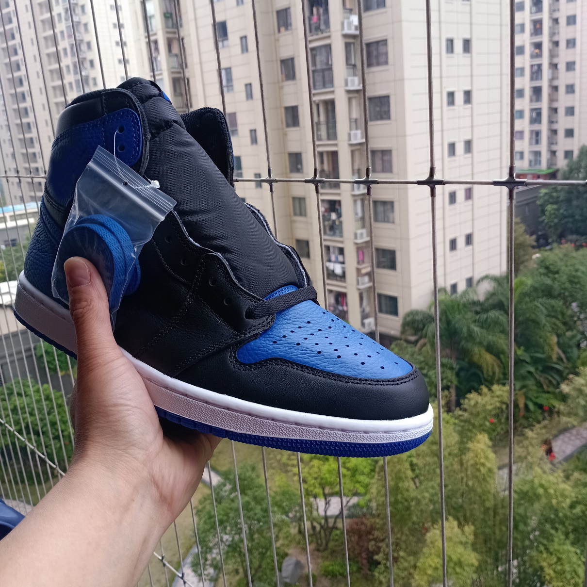 top Quality 1 High OG Royal men basketball shoes Womens 1s Black Varsity Blue White trainers designer outdoor sneaker 555088-007 US 5.5 -12 With Box
top Quality 1 High OG Royal men basketball shoes Womens 1s Black Varsity Blue White trainers designer outdoor sneaker 555088-007 US 5.5 -12 With Box