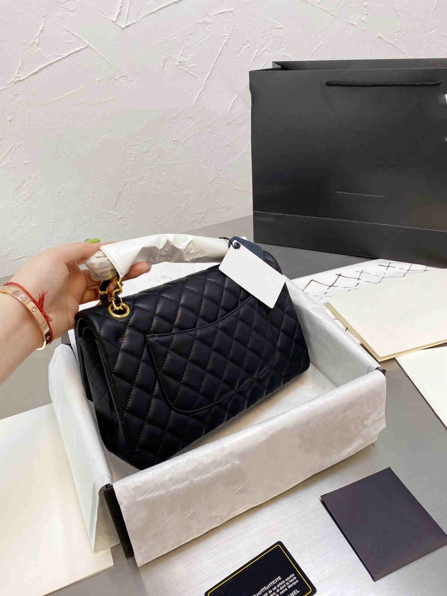 New 4a Quality Designer Luxury Women Shoulder Bag Fashion Handbag Top Quality Cross Grain Leather Bag Women Luxurys Designers Bags 2021 10
New 4a Quality Designer Luxury Women Shoulder Bag Fashion Handbag Top Quality Cross Grain Leather Bag Women Luxurys Designers Bags 2021 10