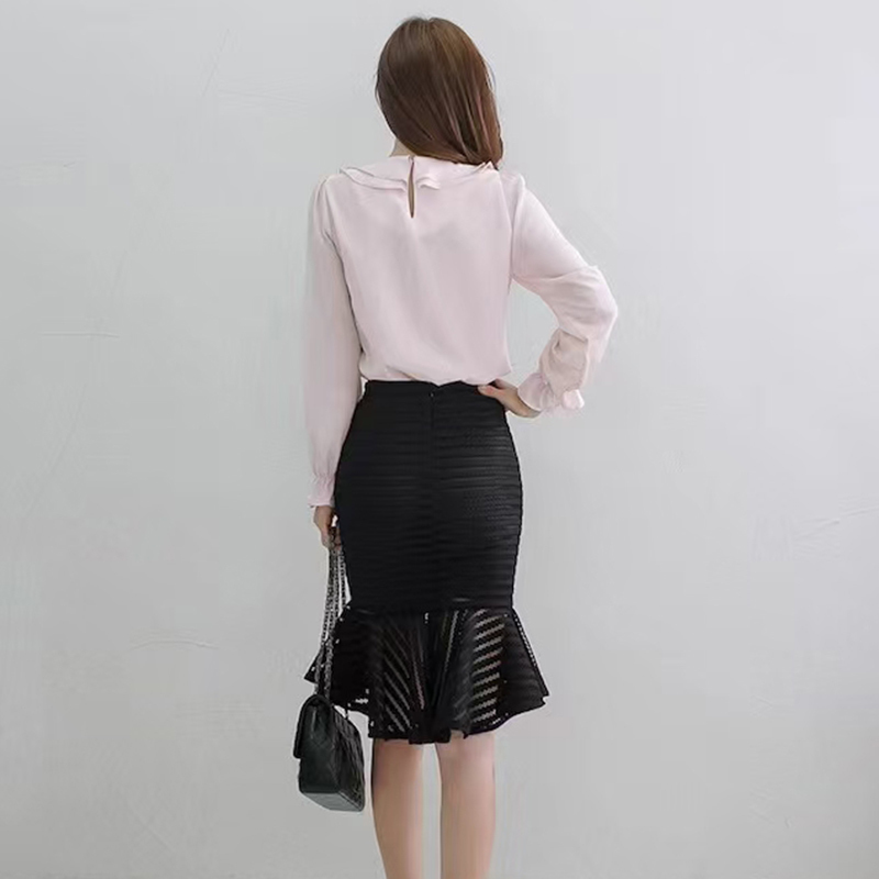 VGH Patchwork Ruffle Floral Shirt For Women V Neck Flare Long Sleeve Elegant Temperament Blouse Female Fashion New Clothing 210421