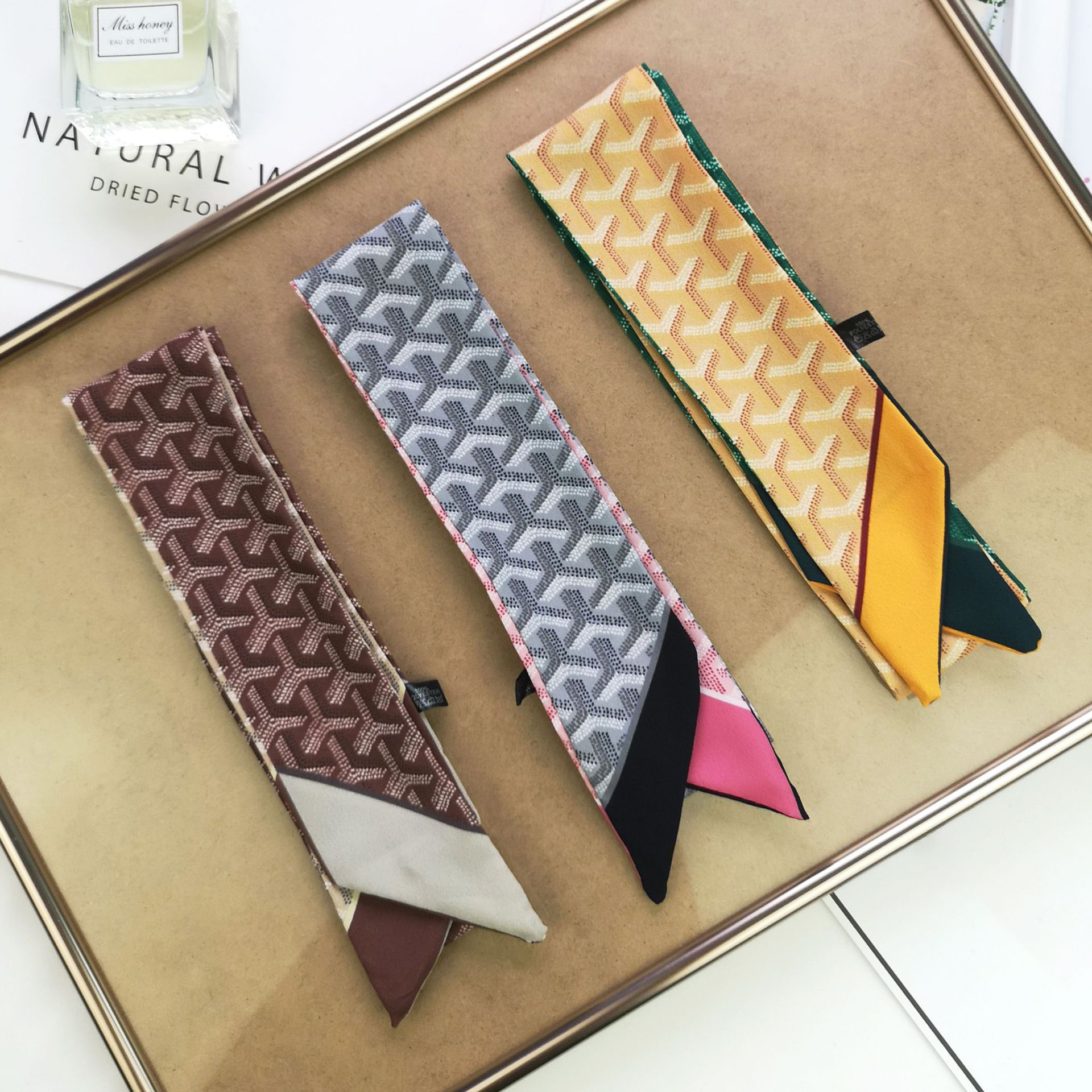 2021 Designer Fashion Scarf Luxury Brand Scarves Women's High-quality Silk neckerchief Headband 100*6cm, Blue;gray
2021 Designer Fashion Scarf Luxury Brand Scarves Women's High-quality Silk neckerchief Headband 100*6cm, Blue;gray