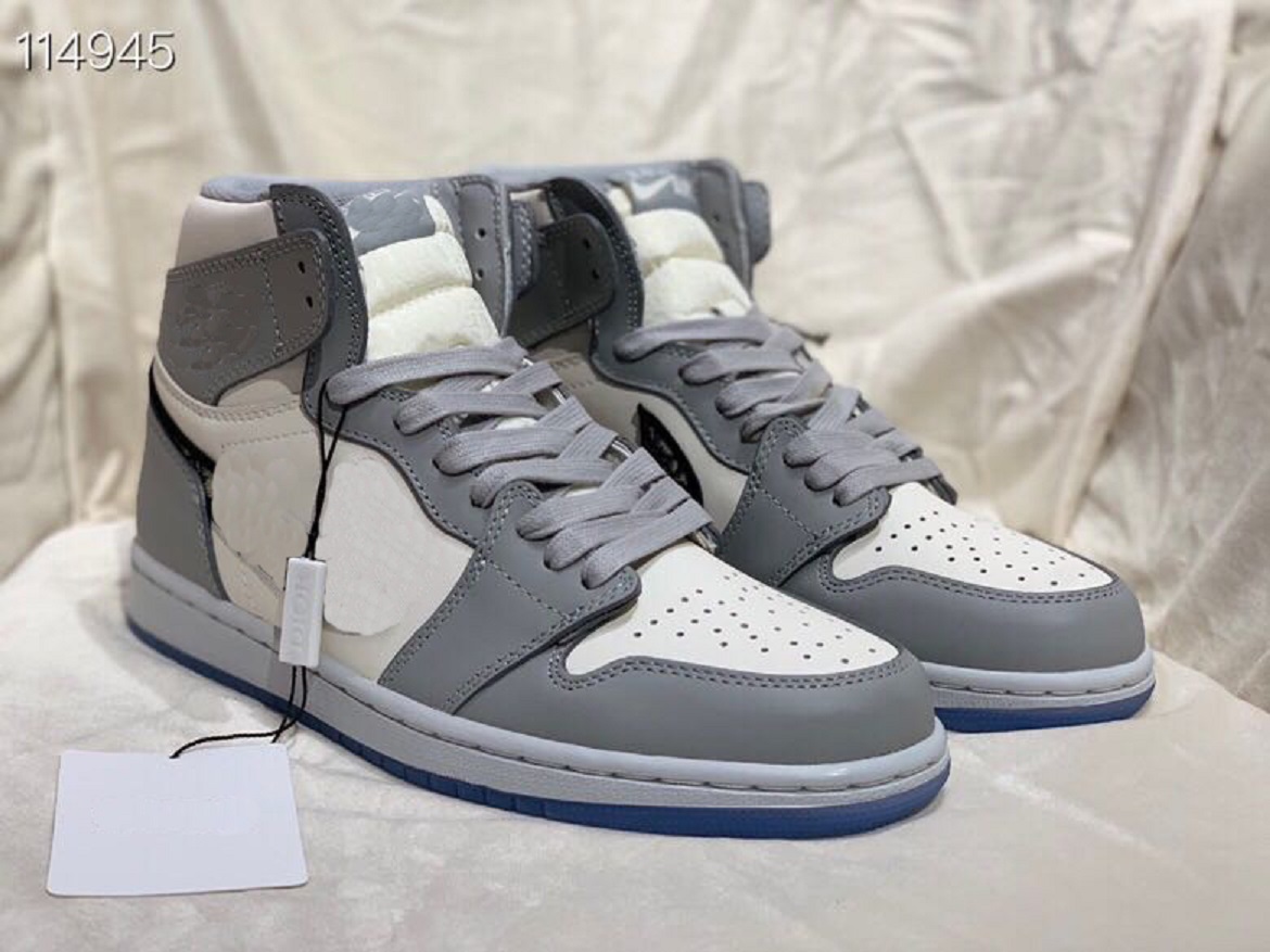 Top Quality jumpman Youths riding boots High Travis Fearless Obsidian UNC University Mens Women Sneakers Banned Bred Toe Chicago Men Sport Trainer, Grey
Top Quality jumpman Youths riding boots High Travis Fearless Obsidian UNC University Mens Women Sneakers Banned Bred Toe Chicago Men Sport Trainer, Grey