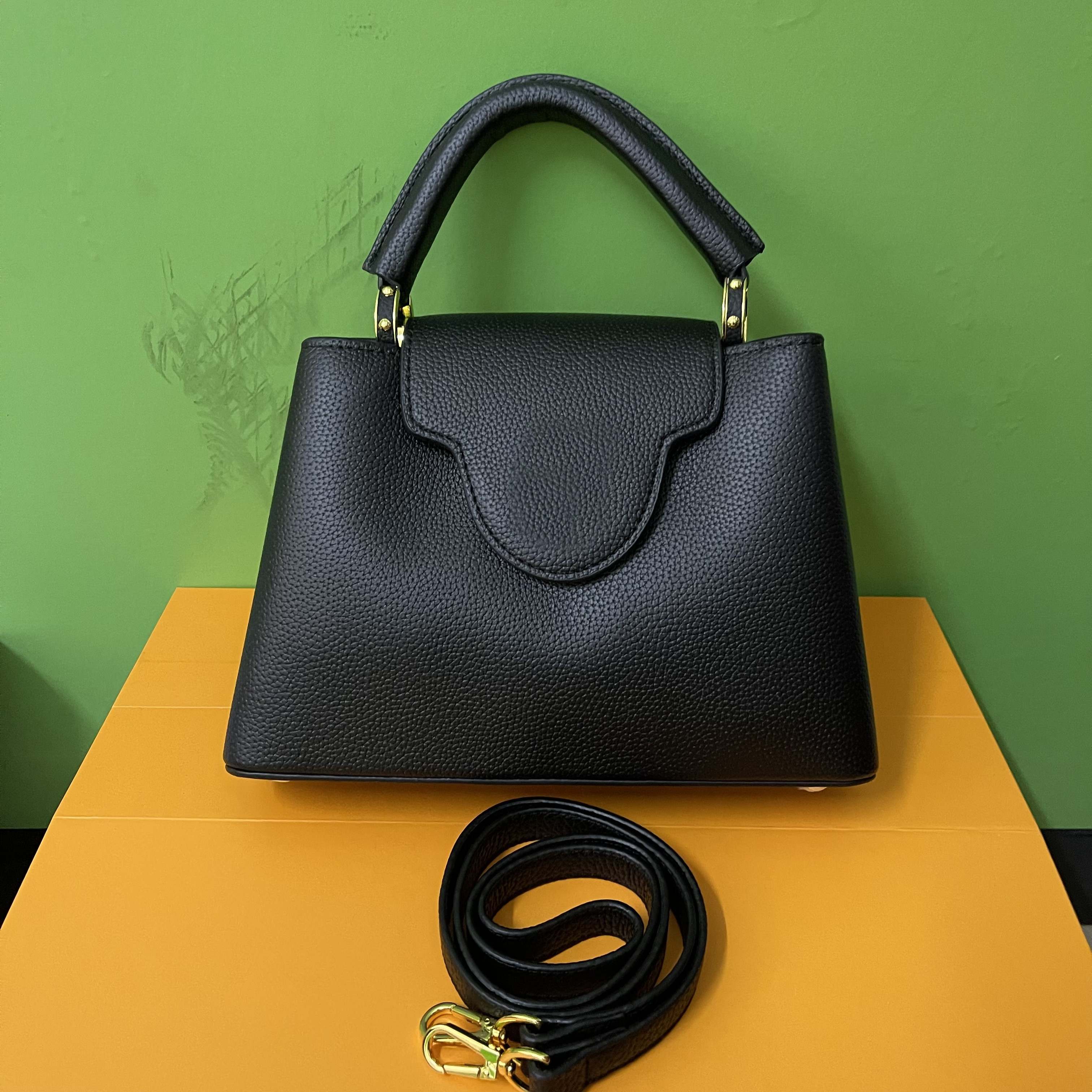 Top Quality 4 colors Women genuine leather Shoulder bags Crossbody Pure color handbag Messenger tote bag Totes purse, Black
Top Quality 4 colors Women genuine leather Shoulder bags Crossbody Pure color handbag Messenger tote bag Totes purse, Black