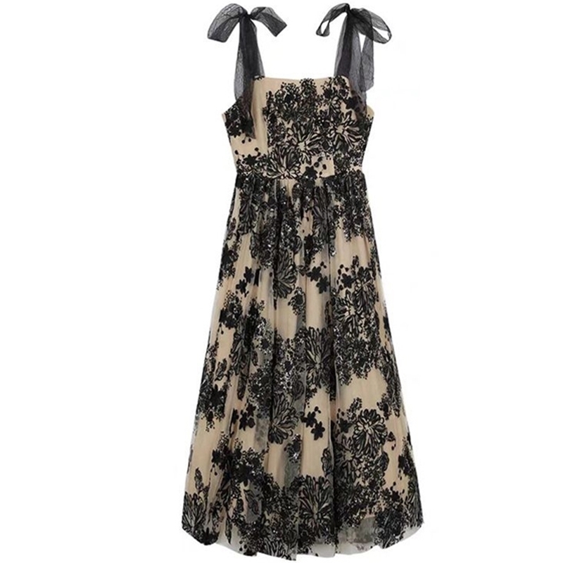 Sequin Embroidered Black Suspender Dress Female Summer Retro Temperament Hepburn Style Party Vestidos 210520
Sequin Embroidered Black Suspender Dress Female Summer Retro Temperament Hepburn Style Party Vestidos 210520