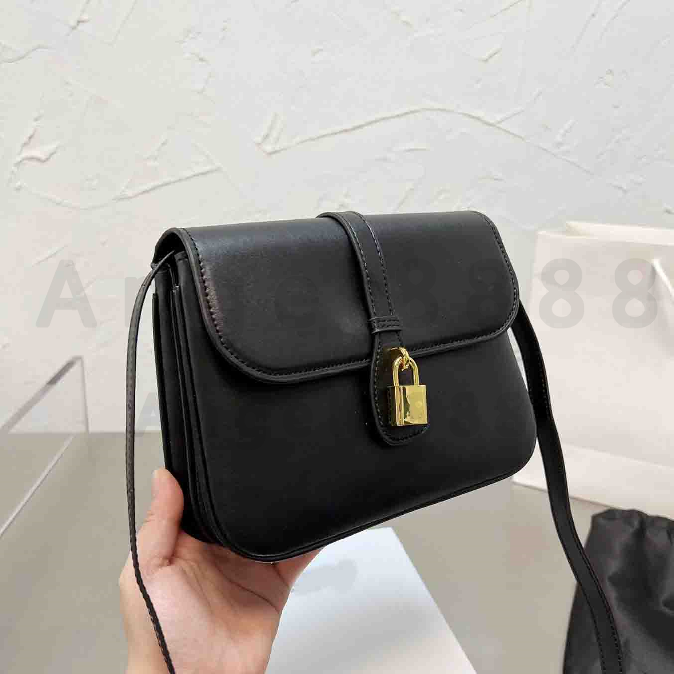 Fashion Shoulder Saddle Bags Luxury Designer Brand Letter Cross body Handbags Women Lock Phone Bag Wallet Purse Metallic Totes Lady, Picture color with logo 20cm
Fashion Shoulder Saddle Bags Luxury Designer Brand Letter Cross body Handbags Women Lock Phone Bag Wallet Purse Metallic Totes Lady, Picture color with logo 20cm