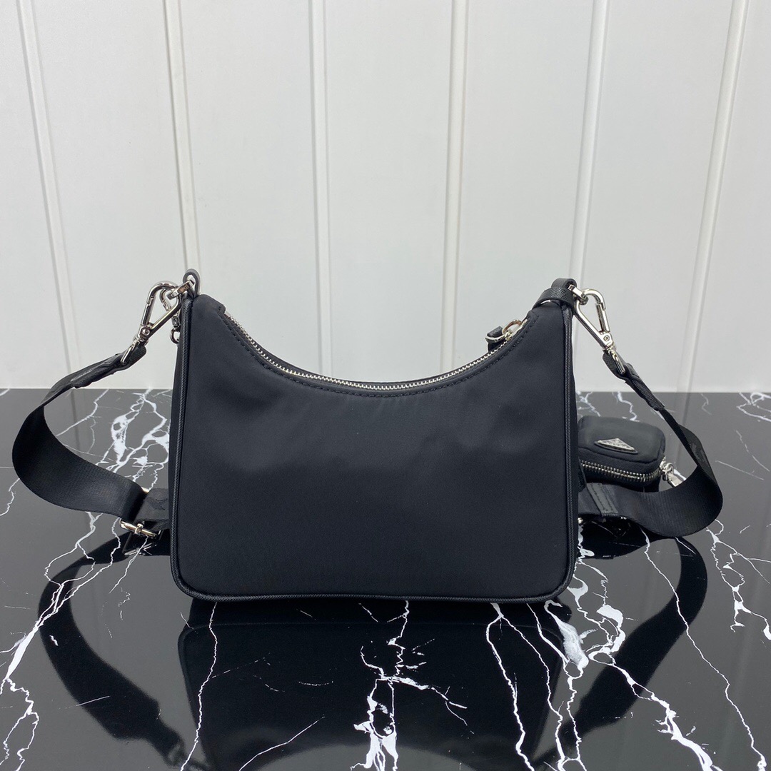 real chain crossbody bag handbag purse high quality femaleMen's and women's short letter wallets, leather black , handbagColors Th
real chain crossbody bag handbag purse high quality femaleMen's and women's short letter wallets, leather black , handbagColors Th