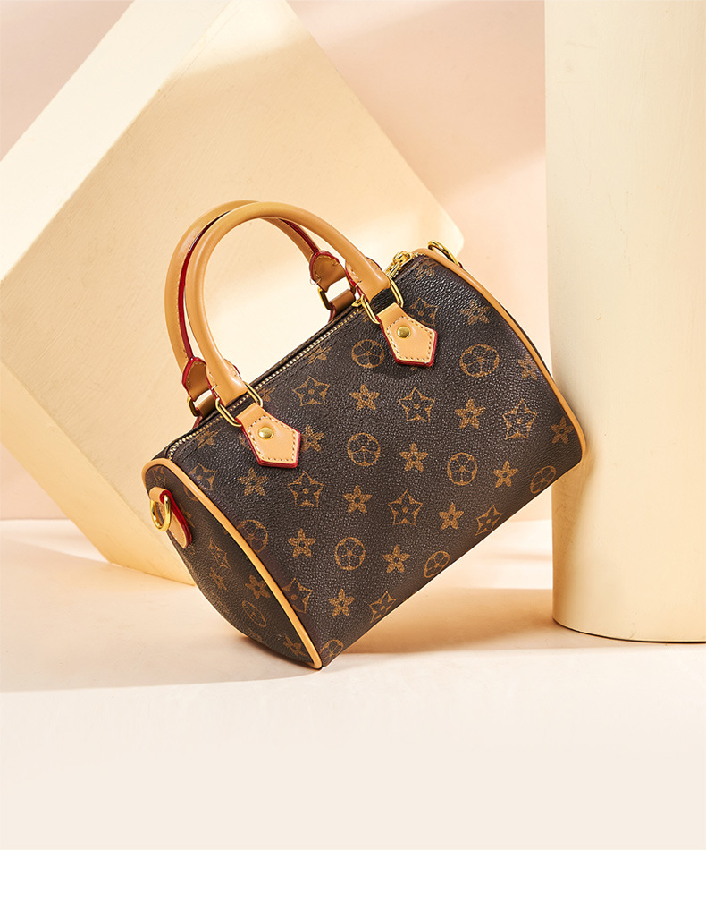 2021 Lady Pillow Bags Cross Body Shoulder Fashion four sizes Wallets Luxurys Designers plain Popular Coin Purse Zipper TOP quality Famous Casual PU Women Handbags, Style z
2021 Lady Pillow Bags Cross Body Shoulder Fashion four sizes Wallets Luxurys Designers plain Popular Coin Purse Zipper TOP quality Famous Casual PU Women Handbags, Style z