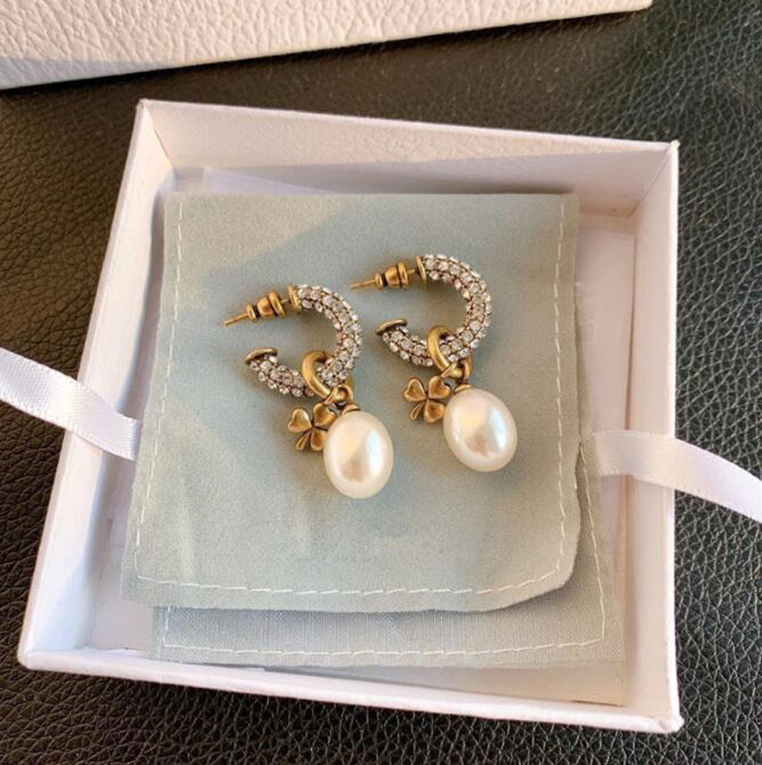Trendy Vintage Gold Plated Pearl Hoop Stud Earrings Zirconia For Women Fashion Jewelry Accessories Wedding Party Anniversary Gift With Box, Golden;silver
Trendy Vintage Gold Plated Pearl Hoop Stud Earrings Zirconia For Women Fashion Jewelry Accessories Wedding Party Anniversary Gift With Box, Golden;silver