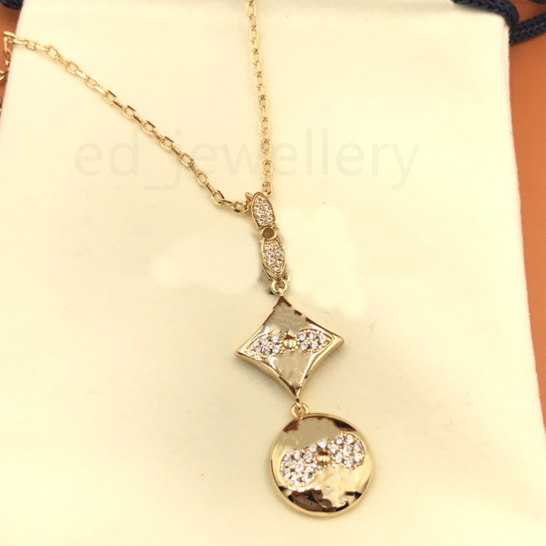 2022 Chain Mens Women Love Necklaces Fashion Bracelets Necklace Titanium Steel Engraved Flower Colored Enamel Diamond 18k Plated Gold Multiple Styles
2022 Chain Mens Women Love Necklaces Fashion Bracelets Necklace Titanium Steel Engraved Flower Colored Enamel Diamond 18k Plated Gold Multiple Styles