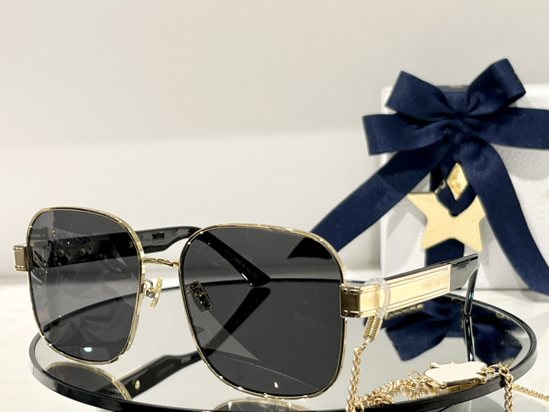 Summer Sunglasses For Men Women Style S4U Anti-Ultraviolet Retro Plate Square Metal Frame Fashion Eyeglasses Send Chain Random Box
Summer Sunglasses For Men Women Style S4U Anti-Ultraviolet Retro Plate Square Metal Frame Fashion Eyeglasses Send Chain Random Box