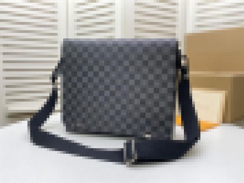 District PM Shoulder Bag Eclipse District PM Shoulder Bag Damier Graphite brown damier district Size: 33*29*8CM
District PM Shoulder Bag Eclipse District PM Shoulder Bag Damier Graphite brown damier district Size: 33*29*8CM