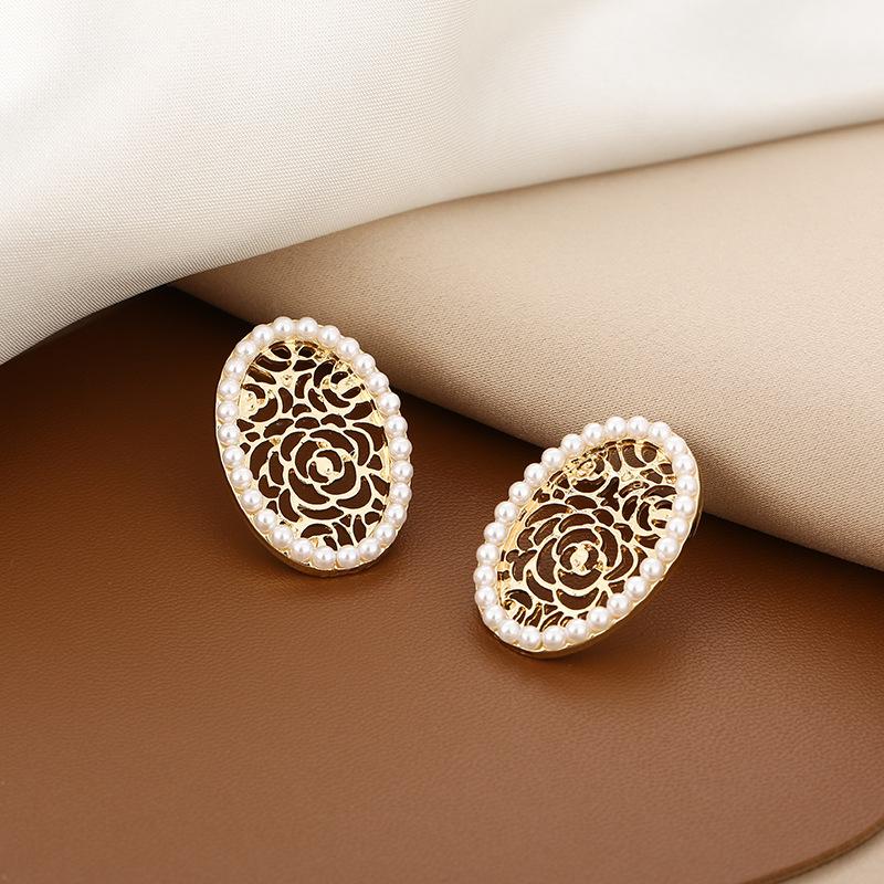 Korean Fashion Rose Flower Oval Dangle Earing For Women Creative Geometrical Hollow Out Party Jewelry Wholesale & Chandelier 
Korean Fashion Rose Flower Oval Dangle Earing For Women Creative Geometrical Hollow Out Party Jewelry Wholesale & Chandelier