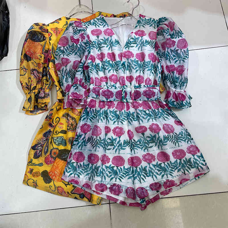Spring Summer Arrivals Three Quarter Puff Sleeve V Neck Floral Print Playsuits Women Romper ML169 210525, Fuchsia
Spring Summer Arrivals Three Quarter Puff Sleeve V Neck Floral Print Playsuits Women Romper ML169 210525, Fuchsia