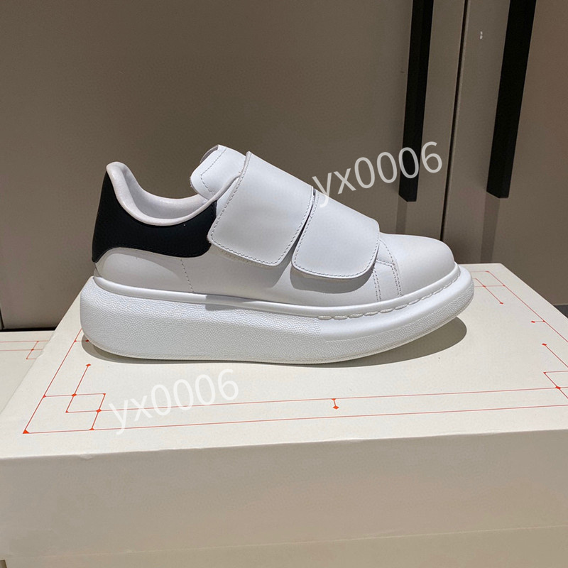 Fashion Men Shoe Designer Women Leather Lace Up Platform Oversized Sole Sneakers White Black mens womens Luxury velvet suede Casual Shoes cx201002, Choose the color
Fashion Men Shoe Designer Women Leather Lace Up Platform Oversized Sole Sneakers White Black mens womens Luxury velvet suede Casual Shoes cx201002, Choose the color