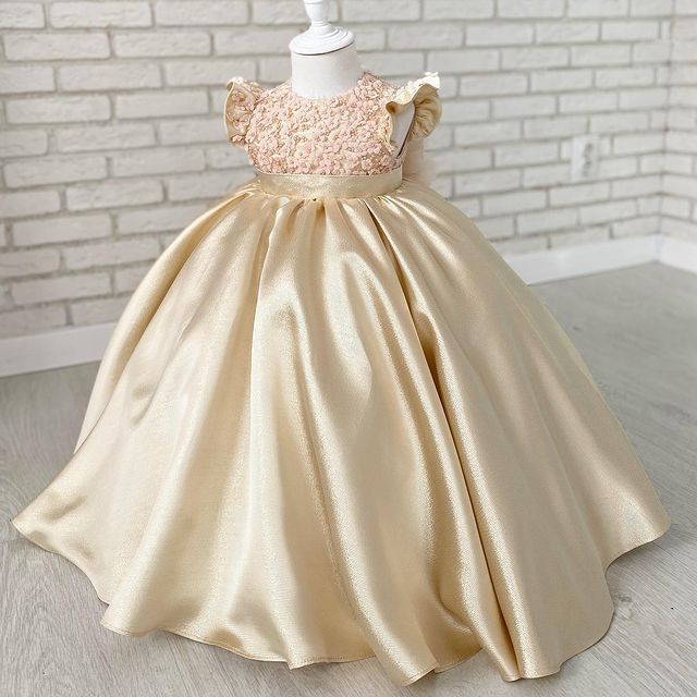 2021 Gold Beaded Flower Girl Dresses Ball Gown Bow Satin Backless Lilttle Kids Birthday Pageant Weddding Gowns