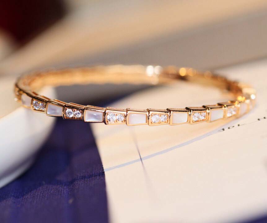 V gold material newest design bracelet with diamomd and nature shell for women party engagement jewelry gift PS3732