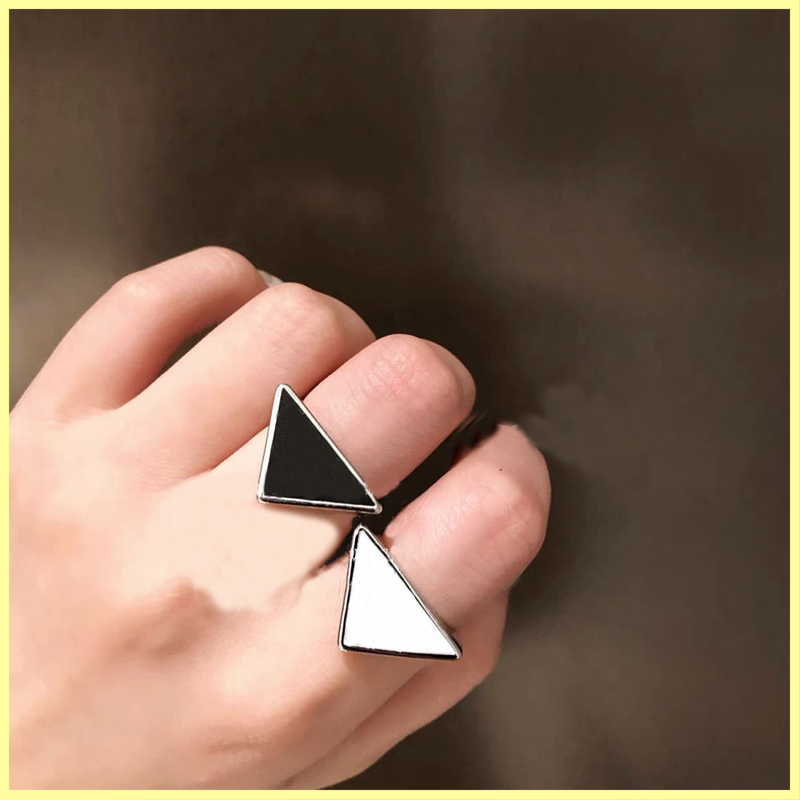 Womens Designers Ring Openings Jewelry Luxury Designer Rings Engagements For Women Triangle Love Ring Brand P Necklace 21110406R
Womens Designers Ring Openings Jewelry Luxury Designer Rings Engagements For Women Triangle Love Ring Brand P Necklace 21110406R