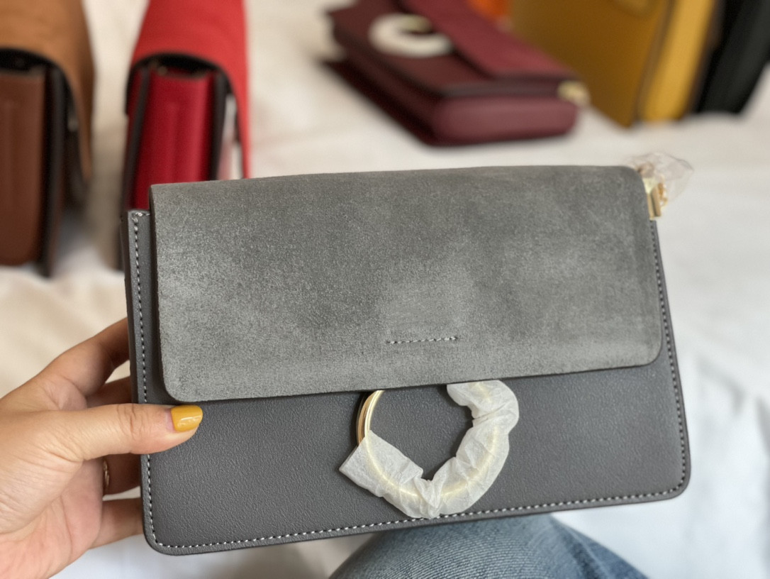 faye shoulder bags women chain crossbody bag handbags circle designer purse high quality female crossbag
faye shoulder bags women chain crossbody bag handbags circle designer purse high quality female crossbag
