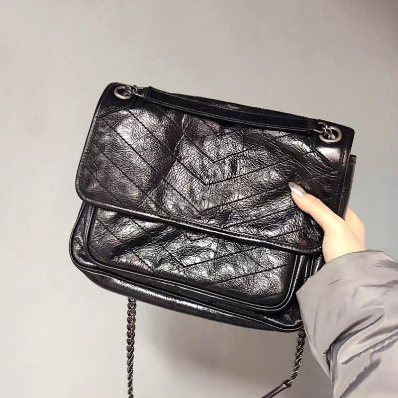 Leather vagrant women s bag fashion chain large capacity soft leather zipper one shoulder slanting 2021 new postman Top luxury designer
Leather vagrant women s bag fashion chain large capacity soft leather zipper one shoulder slanting 2021 new postman Top luxury designer